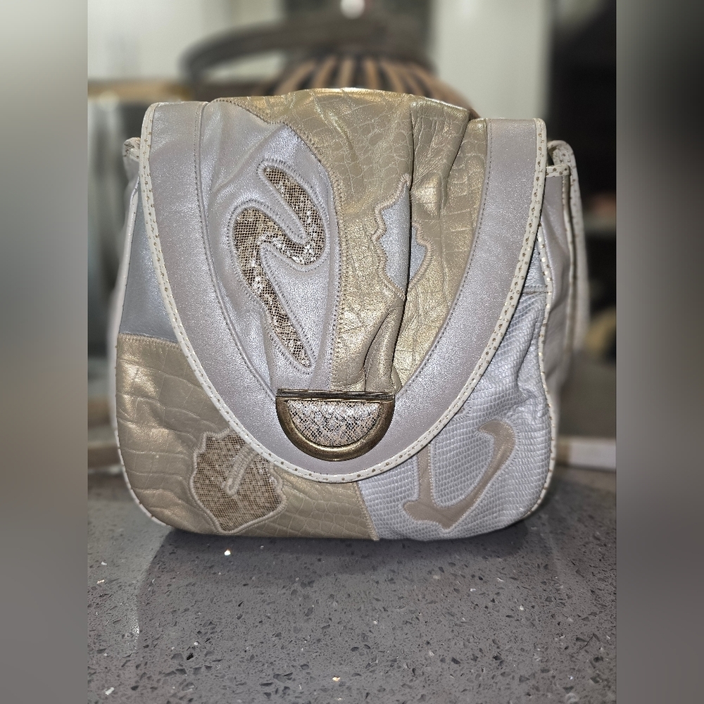 SHARIF VINTAGE CROSSBODY BAG.
